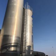 sigurnosne-ljestve-s-kosarom-platforme-i-ograde02