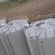 sigurnosne-ljestve-s-kosarom-platforme-i-ograde08