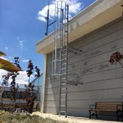 sigurnosne-ljestve-s-kosarom-platforme-i-ograde10